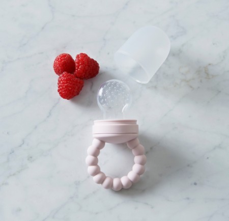 Bubble fruit feeder, light pink, Jack o Juno